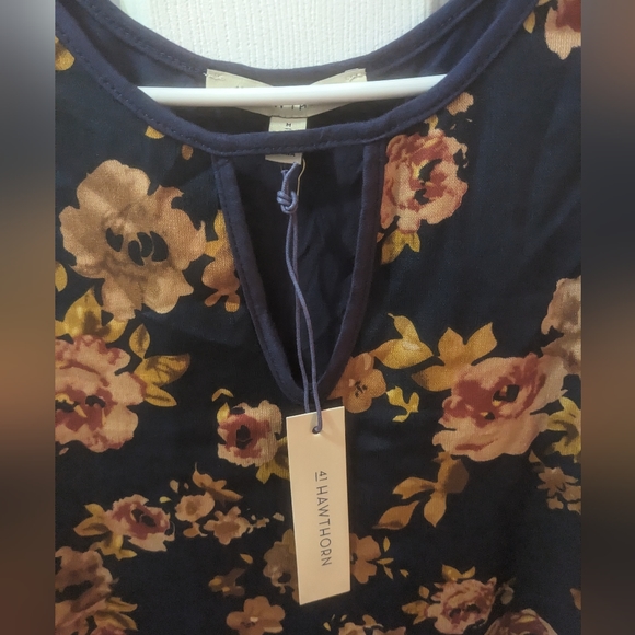 41 Hawthorne Sleeveless Blouse - Picture 4 of 4